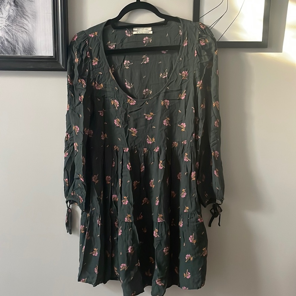 UO green floral mini dress. Size SM. Good condition. No stains or rips.